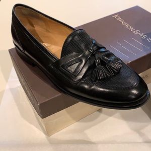 Johnston and Murphy black leather shoes size 9 1/2 M.